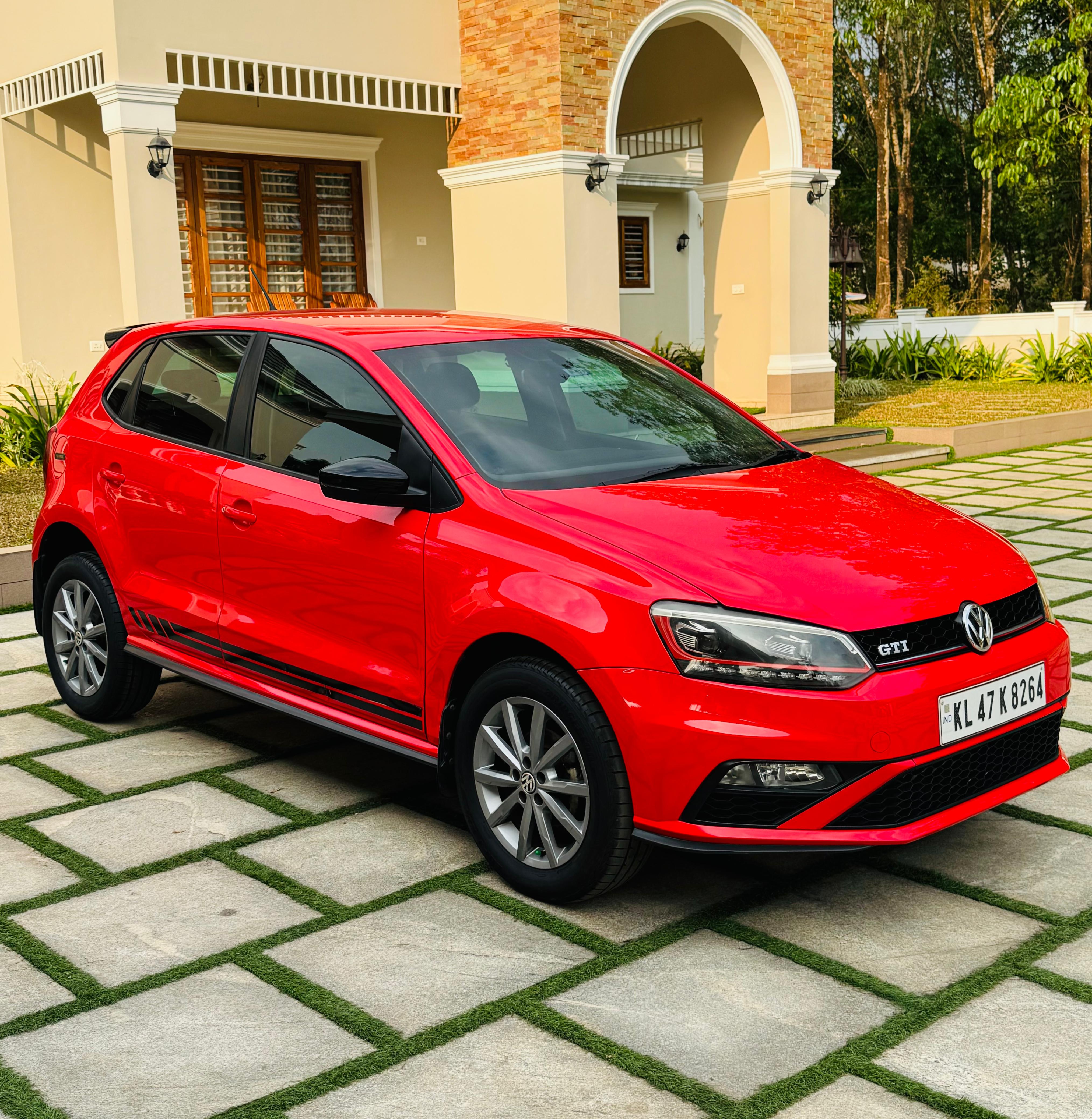 VOLKSWAGEN POLO