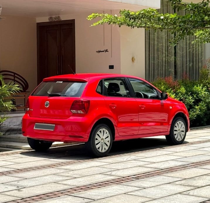 VOLKSWAGEN POLO 2015